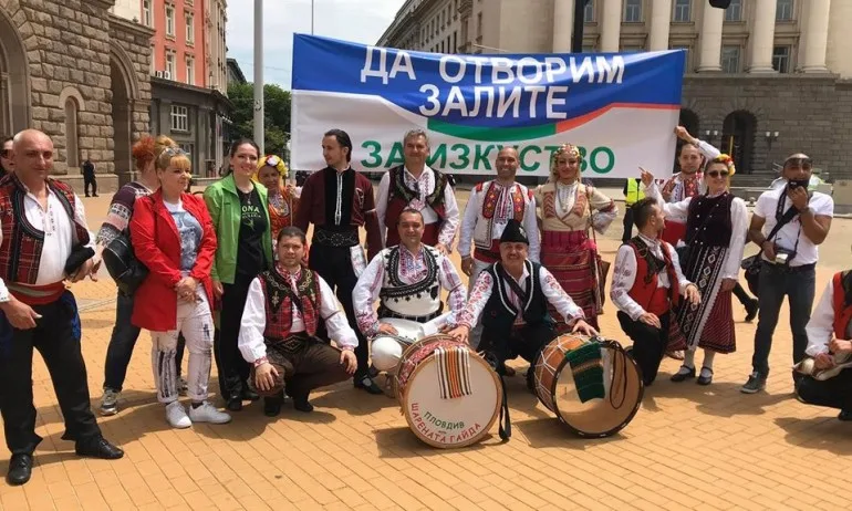 Танцьори и музиканти ще могат да се върнат в залите следващата седмица - Tribune.bg