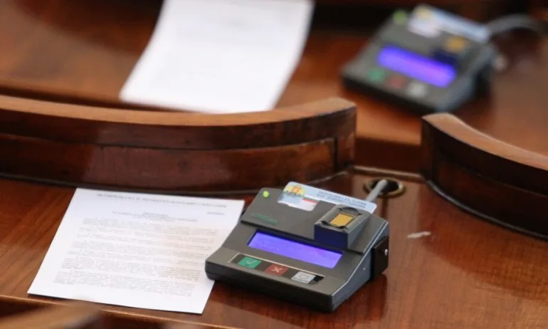 Парламентът прие актуализацията на държавния бюджет - Tribune.bg