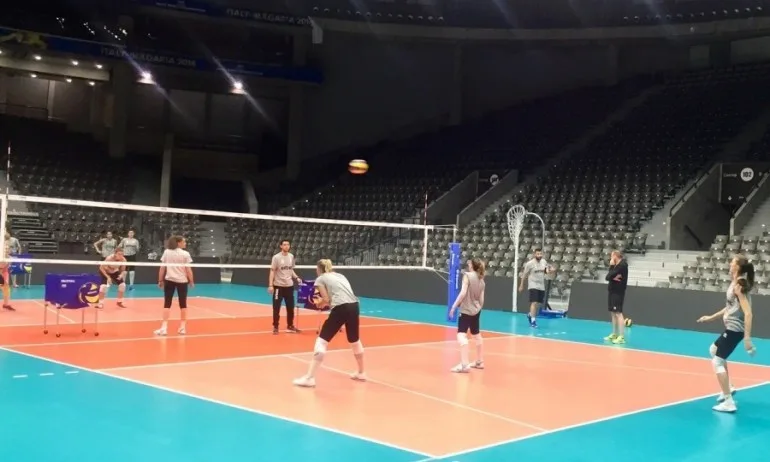 Женският национален отбор започна тренировки в Арена Монбат Русе - Tribune.bg