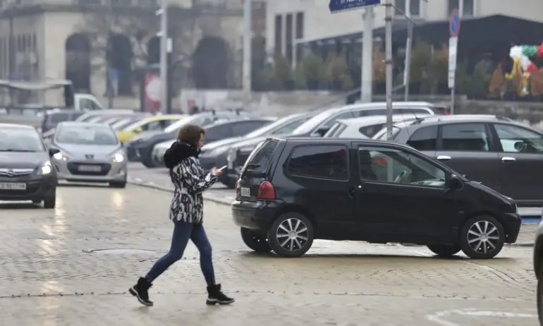 Как да няма проблем с паркирането? Продават повече абонаменти за синя зона отколкото са местата - Tribune.bg