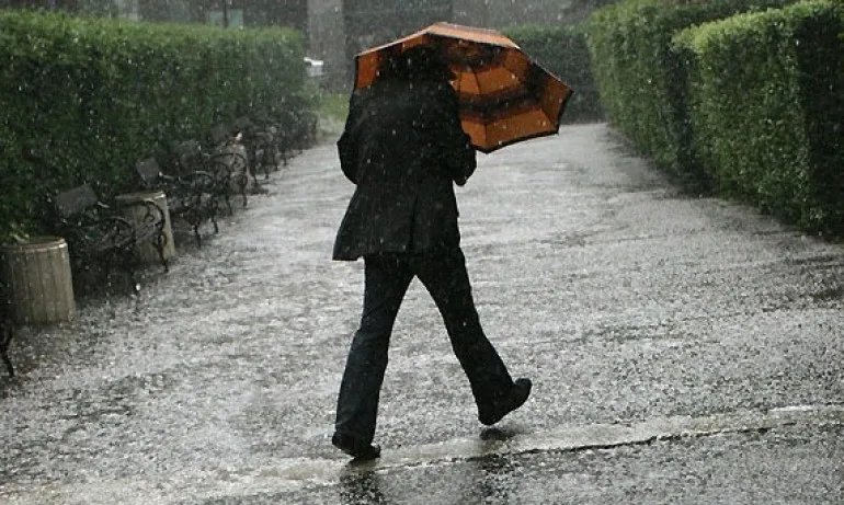 Валежите продължават, оранжев код за 4 области - Tribune.bg