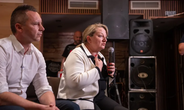 Сачева към Gen Z: Ако се доверите на политиците, които ви забавляват в ТикТок, ще платите най-скъпия билет за театър - Tribune.bg