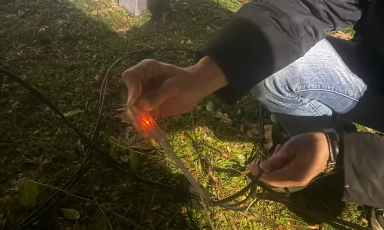 Нов опасен гаф на Столична община: Оголени кабели с течащ ток на ул. Опълченска (ВИДЕО) - Tribune.bg