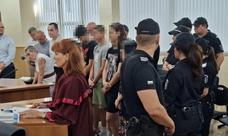 Тийнейджърите се гаврили с Георги повече от час, съдът ги остави в ареста - Tribune.bg