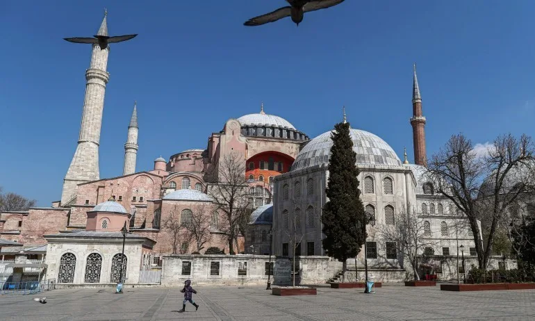 Тома Биков: Изразяваме разочарованието си от превръщането на Св. София в джамия - Tribune.bg