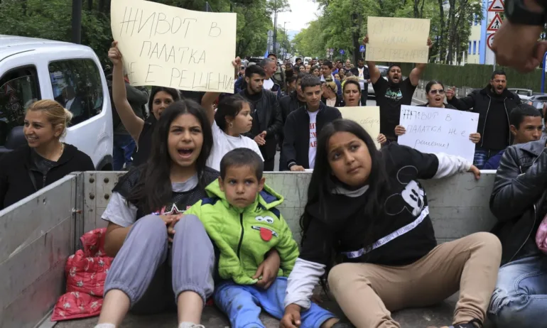 Напрежение и протести назряват в Обеля, Връбница и Надежда заради временни жилища за ромите от Захарна фабрика и Модерно предградие - Tribune.bg