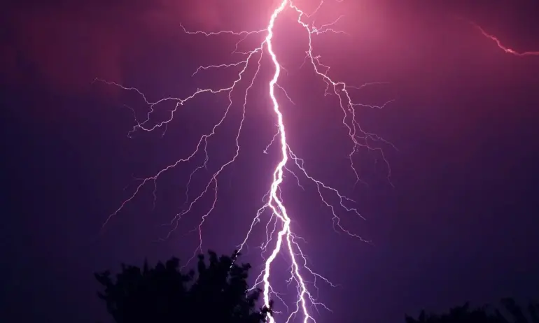 Мълния удари мъж в София в столичния квартал Младост, няма опасност за живота му /ОБНОВЕНА/ - Tribune.bg