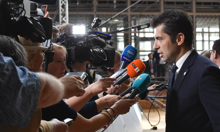 Петков видя коалиционно бъдеще с ГЕРБ, ако Борисов е на топъл остров - Tribune.bg