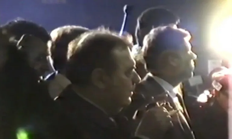 Преди 30 години гръмна скандалът с танковете и Петър Младенов - Tribune.bg