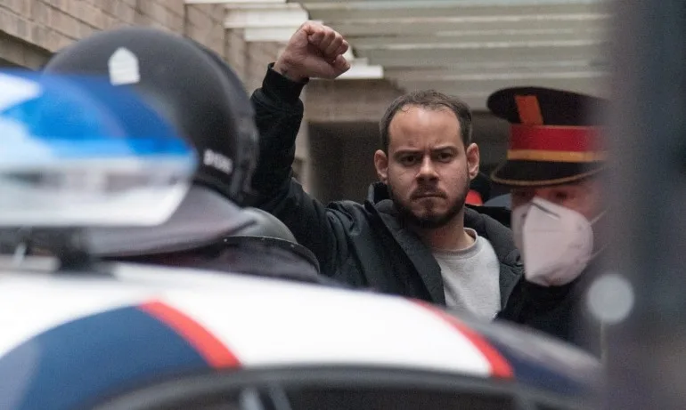 Арестуваха рапър, барикадирал се в университет в Каталуния - Tribune.bg