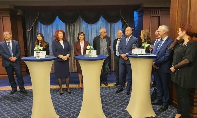 Корнелия Нинова, Румен Радев и Илияна Йотова връчваха награди Златна мартеница - Tribune.bg