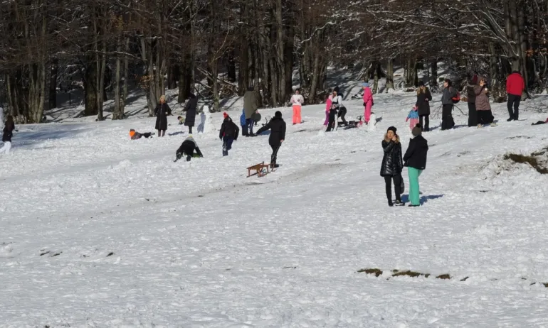 Слънчево, но ветровито: Оранжев код за бурен вятър в северозападните и югозападните райони - Tribune.bg