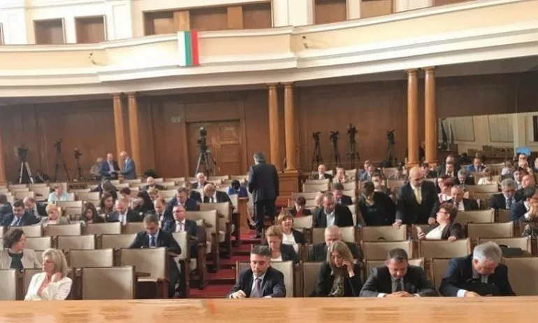 Депутатите гласуват вота на недоверие на тема Здравеопазване - Tribune.bg