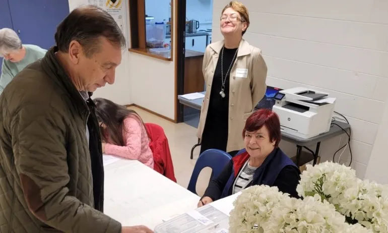 Първи отвориха избирателните секции в Оукланд и Крайстчърч, Нова Зеландия - Tribune.bg