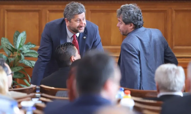 Христо Иванов чака преговори, Манолова се надява на правителство с третия мандат - Tribune.bg