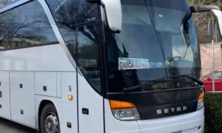 В Одеса пристигна първият автобус за евакуация на българите - Tribune.bg