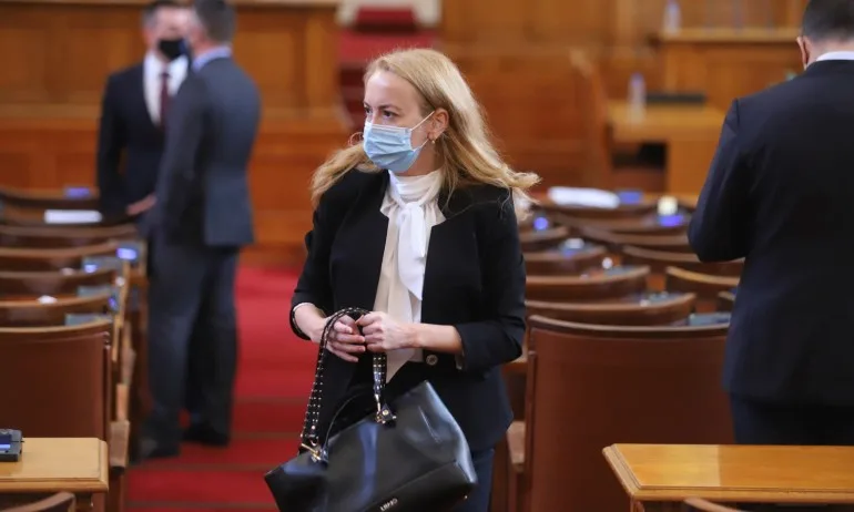 От архивите: Защо Антоанета Стефанова не можеше да се състезава под българския флаг? - Tribune.bg