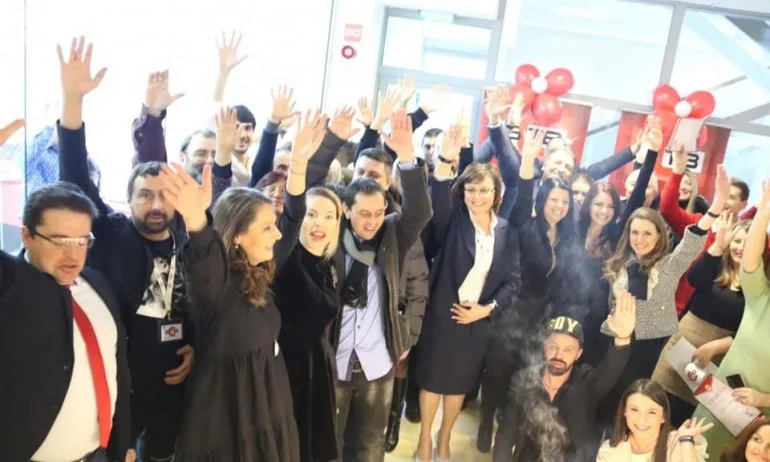 Нинова празнува годишнина на фалирала партийна медия - Tribune.bg