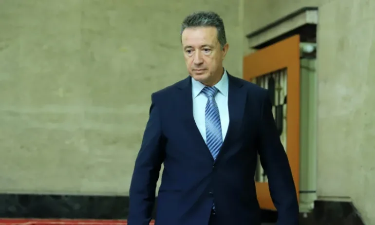 Проф Янаки Стоилов: Дано целта на мнозина не е била да делигитимират КС преди неговото произнасяне - Tribune.bg