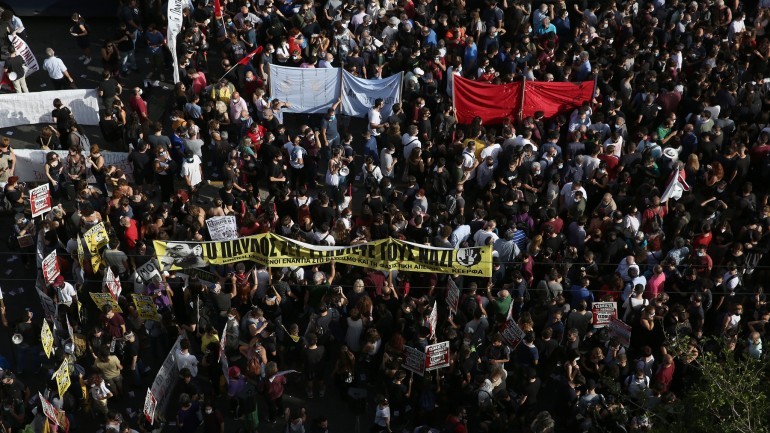 Хиляди хора се събраха в центъра на Атина