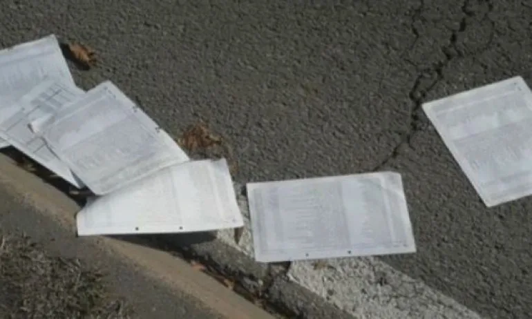 Списъци с имена, ЕГН, адреси и телефони - разпилени по столичен булевард - Tribune.bg