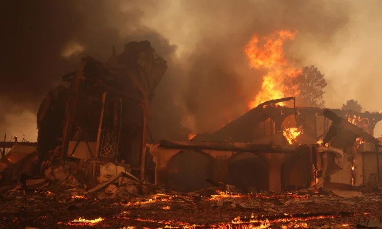 Тръмп обвини властите в некомпетентност заради реакцията им срещу пожарите в Лос Анджелис - Tribune.bg