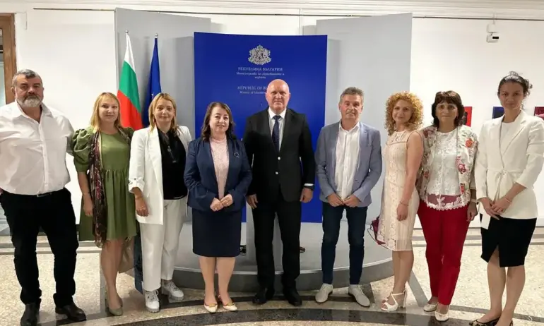 Просветният министър мисли за промяна в оценяването на учениците - Tribune.bg