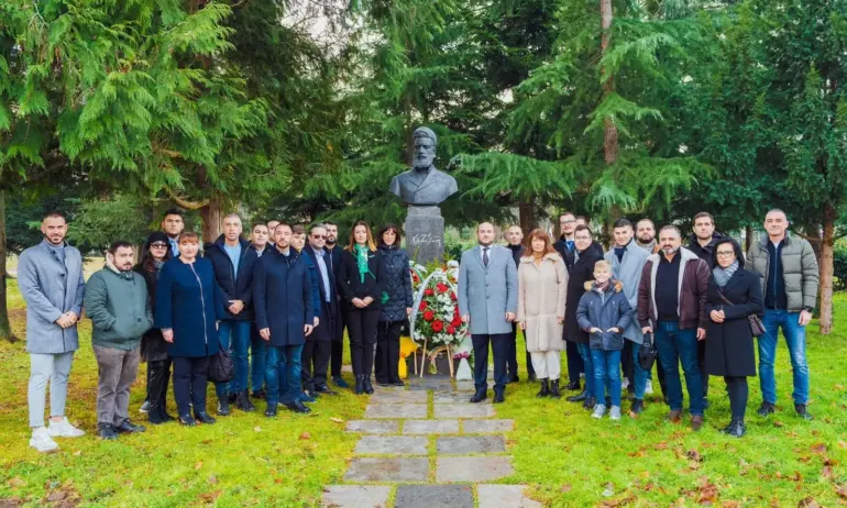 ГЕРБ-София почете паметта на Ботев, традиционния Богоявленския водосвет и Освобождението на столицата - Tribune.bg