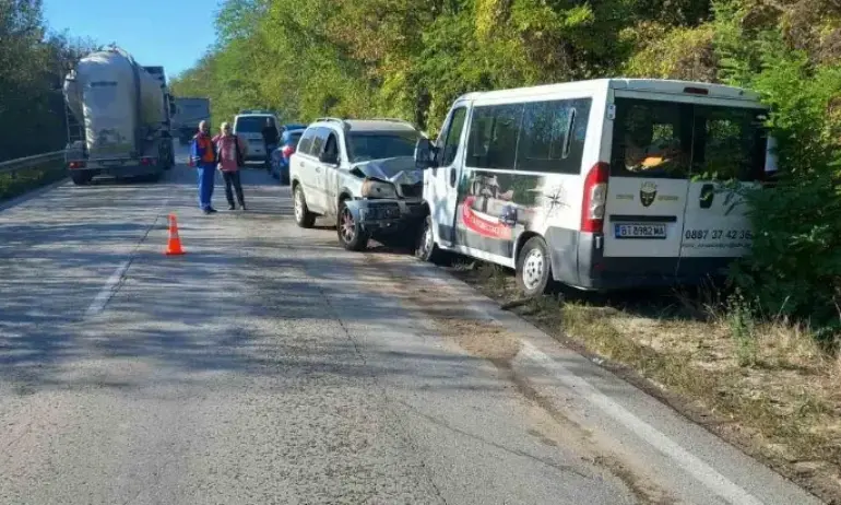 Тежка катастрофа със седем ранени в Прохода на Републиката - Tribune.bg