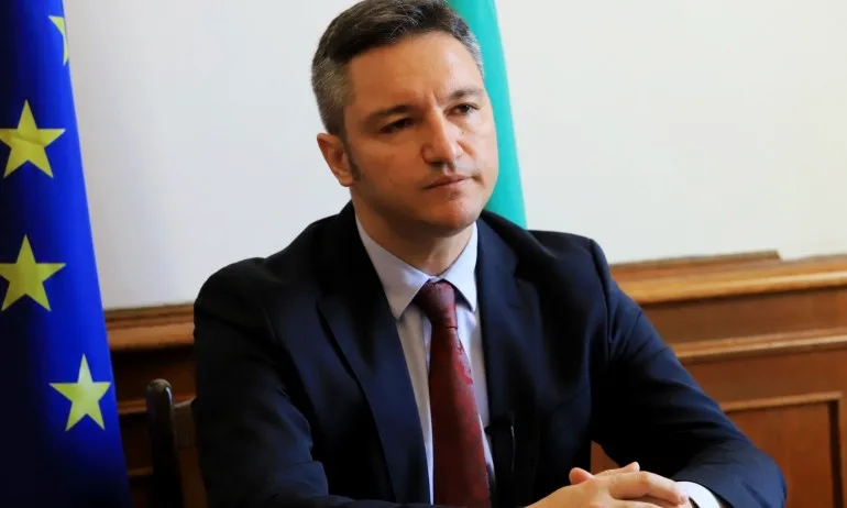 Вигенин за Манолова: Ако е решила да провали единодействието срещу ГЕРБ, на прав път е - Tribune.bg