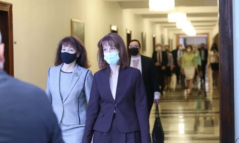 Радев подписа указ за назначаване на състава на ЦИК с председател Камелия Нейкова - Tribune.bg