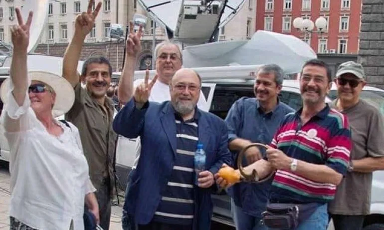 FAKE: Разпространява се снимка от 2013 г. с твърдението, че е контрапротеста - Tribune.bg