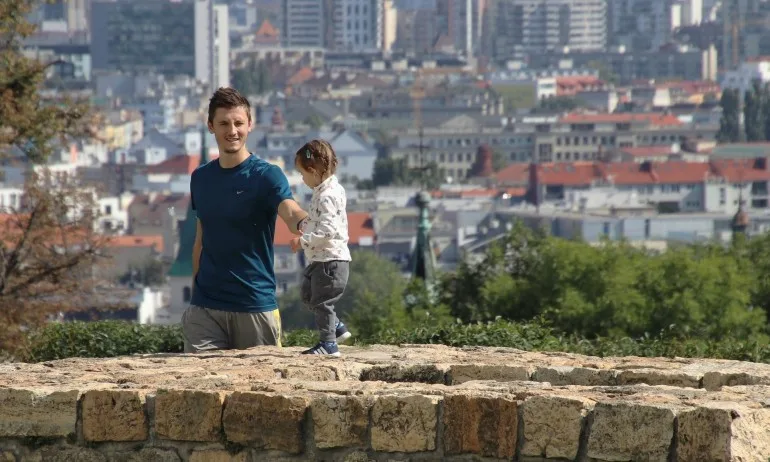 Уелс въвежда забрана родителите да удрят децата си - Tribune.bg