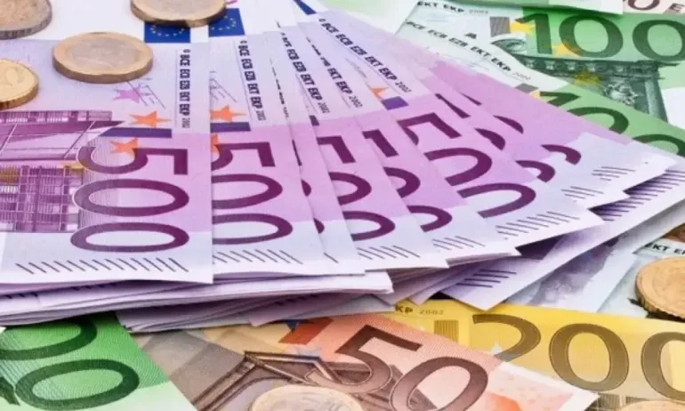 За първи път от 20 години: Еврото се изравни с долара - Tribune.bg