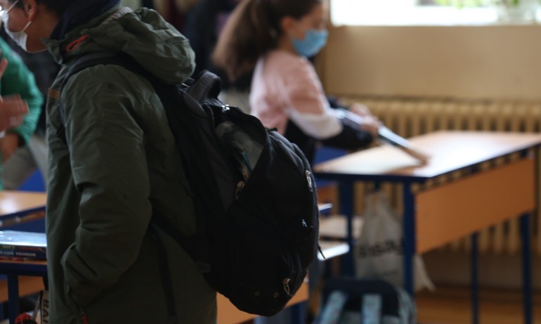 Обратно в класните стаи: учениците от пет области тръгват присъствено на училище - Tribune.bg