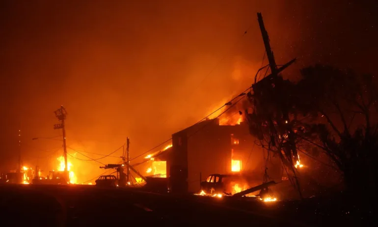 Пожарникарите отново се борят с огнената стихия в Лос Анджелис - Tribune.bg