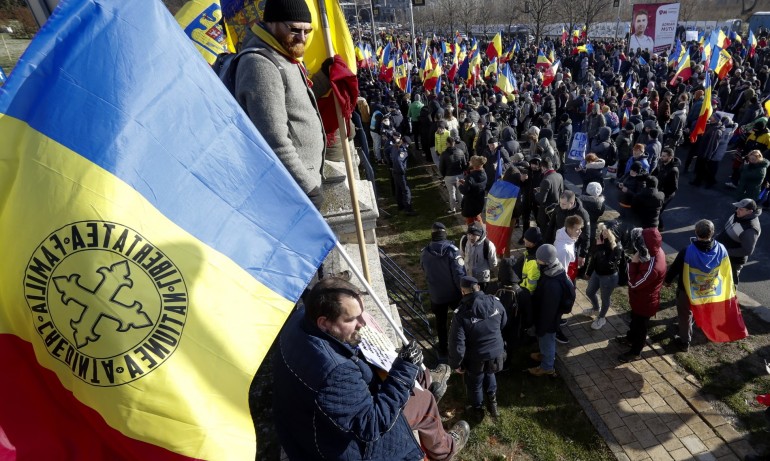 Щурм на парламента в Румъния: Протестиращи се обявиха срещу въвеждане на задължителен зелен сертификат - Tribune.bg