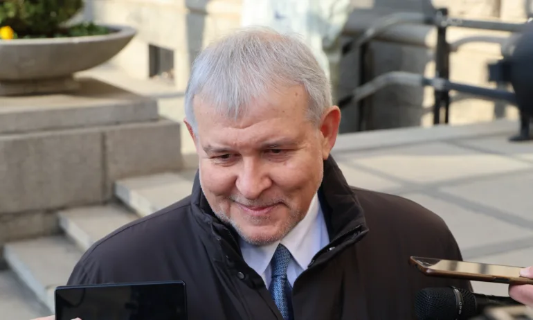 Румен Христов не е оптимист за съставяне на правителство - Tribune.bg