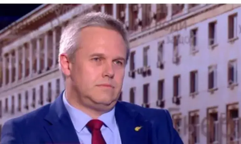 Министър Александър Йоловски още ходи с охрана, но не разкри защо - Tribune.bg