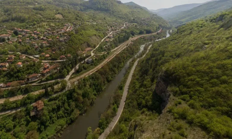 Безводието в Своге: Увеличава се леко дебитът на водоизточника, който захранва града и близките села - Tribune.bg