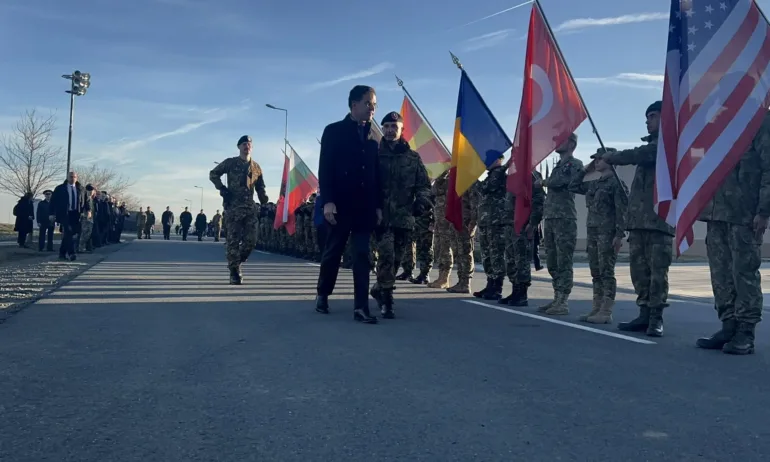 Генералният секретар на НАТО Марк Рюте пристигна на учебния полигон Ново село - Tribune.bg