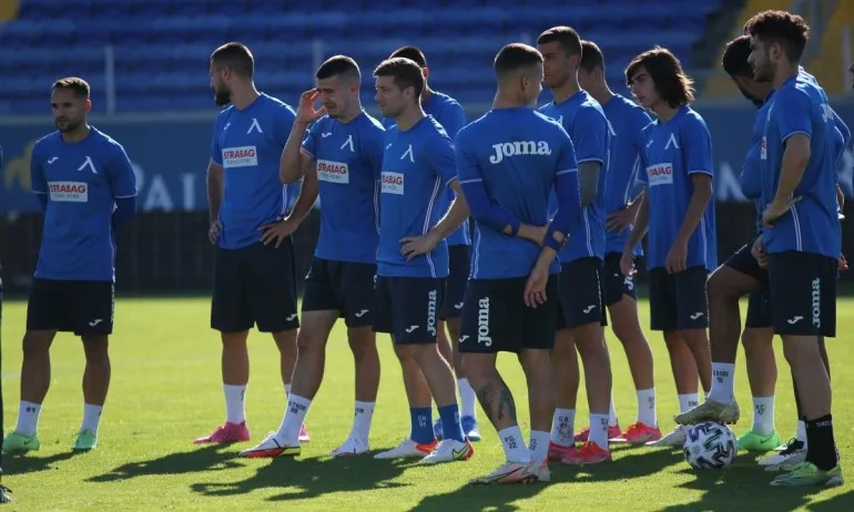 Мениджъри и фенове от чужбина пристигат за Вечното дерби - Tribune.bg