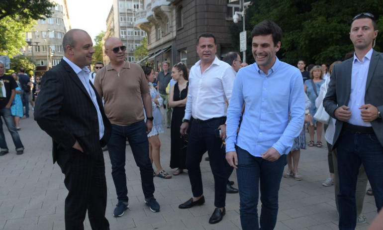 Минчев, чийто дядо е убит от комунистите, на протест рамо до рамо с БСП - Tribune.bg