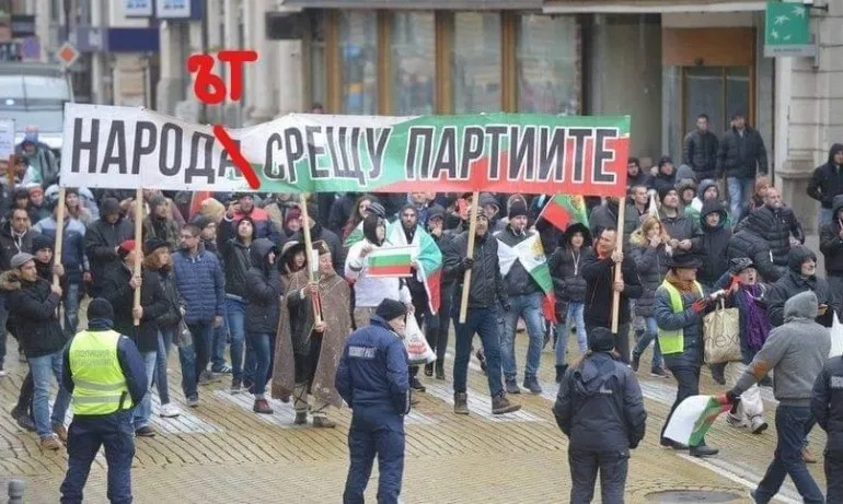 Mрежата сe подигра с масовите протести - Tribune.bg