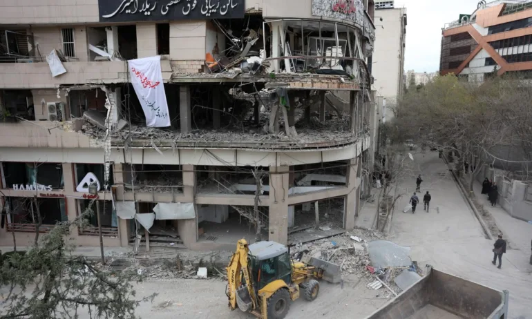 Израел обяви удар по обект за ракетни компоненти в Техеран - Tribune.bg