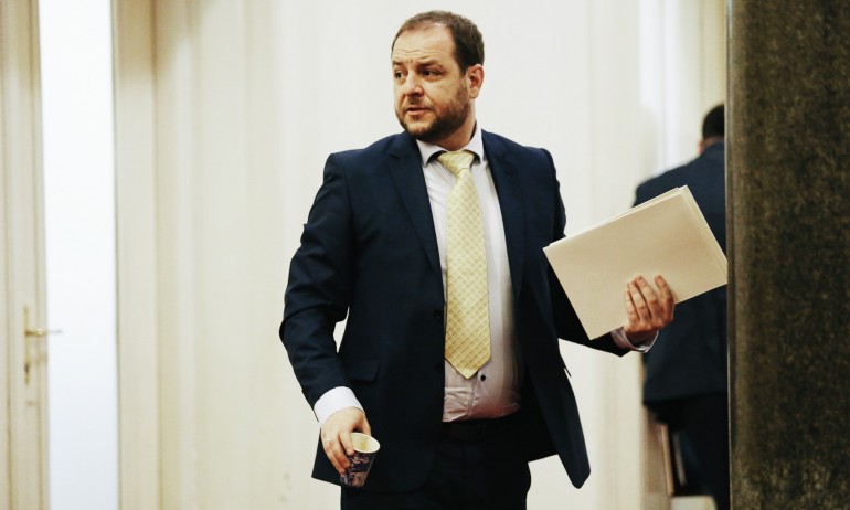 Сандов: Социално слабите да получават енергийни помощи, но да не купуват въглища - Tribune.bg