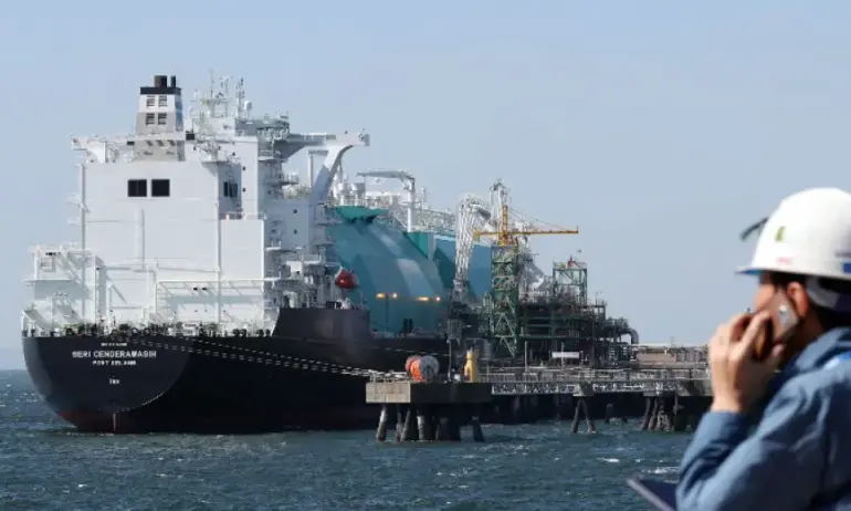 Катар спря изпращането на танкери за втечнен природен газ  през