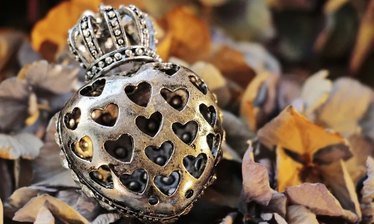 Корона на щастието - Tribune.bg