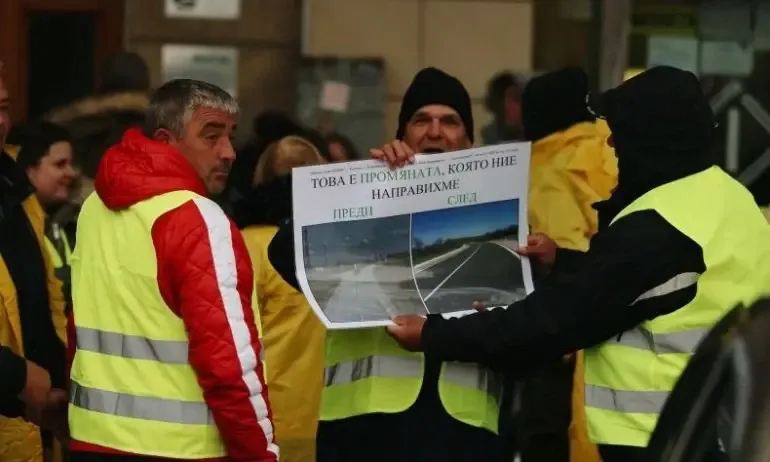 Втори ден протести на пътностроителните фирми - Tribune.bg