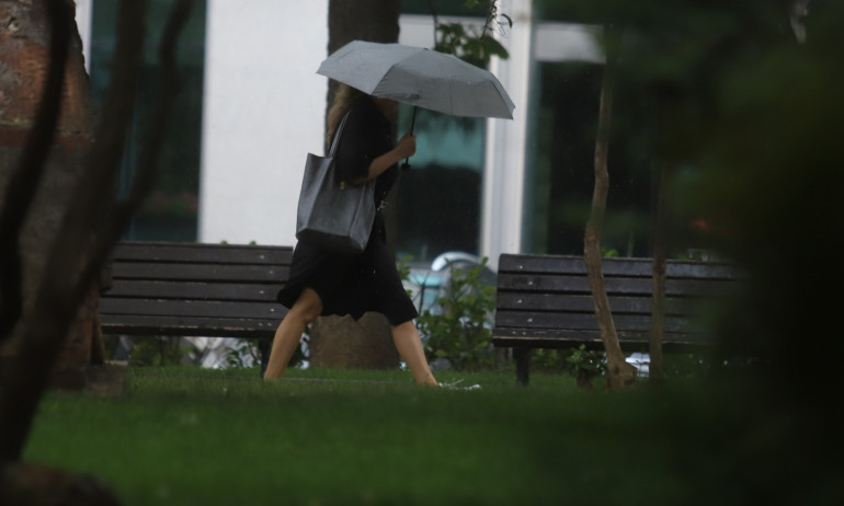 Краткотрайни валежи с гръмотевици, но летни температури - Tribune.bg